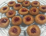 Foto del paso 9 de la receta Galletitas pepas con mermelada de fresa