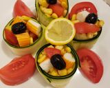 Une image de l'étape 3 de Salade de maïs, tomate, courgette et surimi.