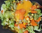 Foto del paso 1 de la receta: Tortilla de verduras súper fácil