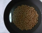 A picture of step 1 of Chickpeas Curry.