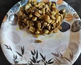 A picture of step 1 of Turai-Mushroom Curry.