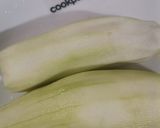 A picture of step 1 of Louki (bottle gourd).