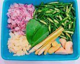 Foto langkah ke 1 dari resep Gulai buncis udang tauco.