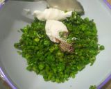 A picture of step 2 of Peas chilli cucumber mayo Sandwich.