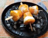A picture of step 3 of Mango popsicles.