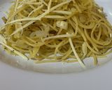 Foto langkah ke 5 dari resep Spageti aglio olio praktis.