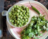 A picture of step 1 of Steamed peas kofta curry.