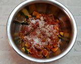 A picture of step 4 of Punjabi mango pickle.