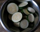 Mini pizza z cukinii krok przepisu 1 zdjęcie