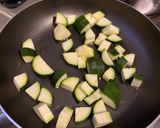 Une image de l'étape 2 de Courgette curry au lait de coco.