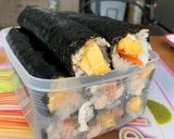 Hình bước làm 5 của món Kimbap Cá Ngừ Ngâm Dầu