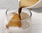 Foto langkah ke 4 dari resep Milky Cappuccino Drink.