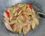 Foto langkah ke 3 dari resep Oseng terong ungu.