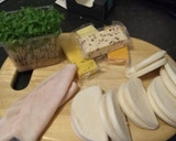 Foto del paso 1 de la receta: Bao buns rellenos con aguacate y quesos cheddar y cress (berro germinado)