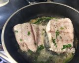 Foto del paso 4 de la receta: Pesca del día con camarones y azafrán