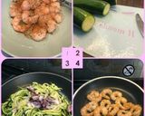 Foto del passaggio 2 della ricetta Spaghetti di zucchine con gamberi 🍤