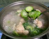 Foto langkah ke 4 dari resep Sup oyong bihun bola daging.