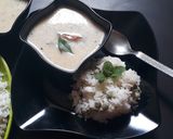 A picture of step 4 of Lilva pulao and gujarati kadhi.