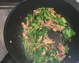 รูปขั้นตอนการทำที่ 4 ของ หมูผัดคึ่นช่าย (ขึ้นฉ่าย)