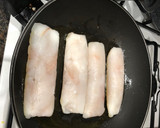 Foto del paso 2 de la receta: Judías verdes con patata y lomo de merluza a la plancha