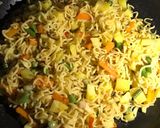A picture of step 4 of Indomie Stir Fry.