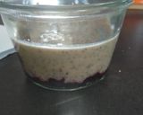 Une image de l'étape 3 de Chia porridge myrtille marron.