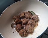 Foto del paso 2 de la receta: Albondigas estofadas con Puré