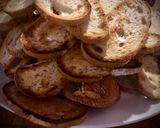 Foto del paso 2 de la receta: Tostas caseras de guacamole con anchoas