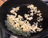 Une image de l'étape 4 de Aubergines aux carottes jaunes, persil, ail, oignon et épices.