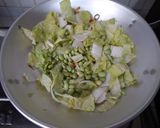 Foto langkah ke 3 dari resep Tumis Edamame Sawi Putih.