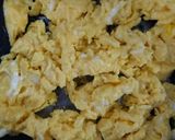 Foto langkah ke 2 dari resep Orak Arik Telur Sosis Mommylicious.