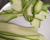 Foto del passaggio 2 della ricetta Involtini di zucchine