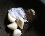 Foto langkah ke 2 dari resep Martabak Telur Mini.