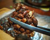 Foto langkah ke 6 dari resep Kacang Pedas Karamel Klasik.
