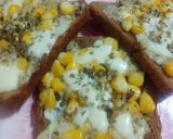 A picture of step 4 of Easy Cheese corn Garlic Toast Recipe.