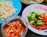 Foto langkah ke 3 dari resep Tumis Jamur Tiram Pedas.
