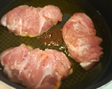 Foto del paso 2 de la receta: Jamoncitos de pollo con chalotas y zanahorias al vino tinto