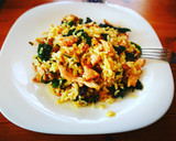 Foto del paso 6 de la receta: Arroz  salteado con col rizado y uvas pasas - veggie - pechuga de pollo