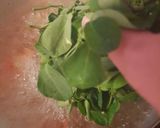 Foto langkah ke 3 dari resep Sayur Bening Daun Kelor.