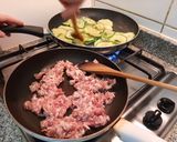Foto del paso 1 de la receta: Lasaña de zapallo italiano y chorizo