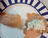 Foto del passaggio 2 della ricetta Crostini con fagottini di salmone ripieno di robiola e cetrioli