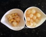 Hình bước làm 4 của món Chè hạt sen, nhãn lồng giải nhiệt cho ngày hè oi ả
