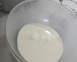 Foto del paso 4 de la receta: Vasitos de fresas con crema de queso