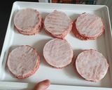 A picture of step 2 of Cheese Beef Burger.