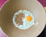 Foto langkah ke 3 dari resep Nasi Goreng Bekal Praktis.