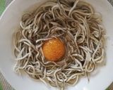 Foto del paso 2 de la receta: Gulas al ajillo c/ huevo frito al microondas