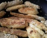 Foto del paso 2 de la receta: Bastones de berenjena empanizados con sal de miel de panela, ajo y mostaza🤔🤨😊