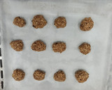 Foto del paso 5 de la receta: Cookies de avena, plátano🍌, manzana🍎, miel🍯 y chocolate🍫