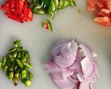 Foto langkah ke 1 dari resep Oseng Klotok Cabe Hijau Mangga Muda.