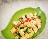 Foto langkah ke 5 dari resep Tumis brokoli tofu.